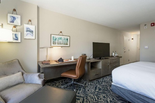 DoubleTree by Hilton Harrisonburg image 12