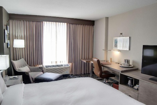 DoubleTree by Hilton Harrisonburg image 8